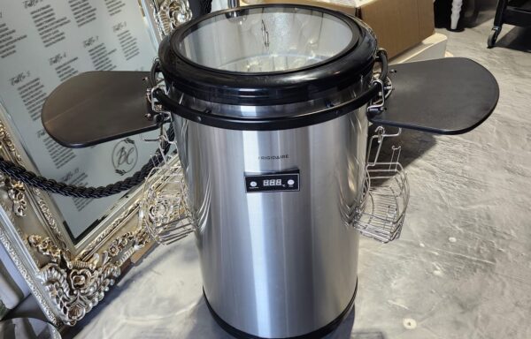 Glacière mobile en acier inoxydable / Stainless Steel Mobile Party Cooler