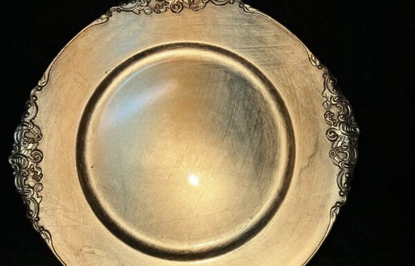 Sous-assiette baroque embossée Or / Gold Embossed Baroque Charger Plate