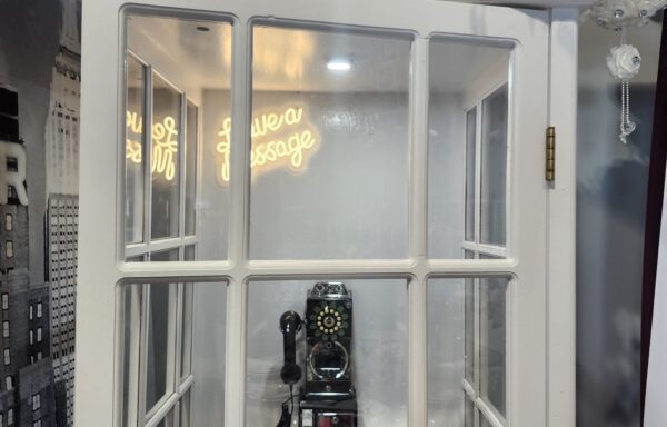 Cabine téléphonique – audio et vidéo / Phone booth with audio and video guestbook